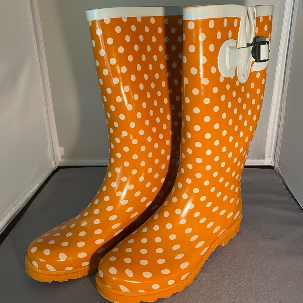 Rain boots, Orange with White Dots. Women’s 8